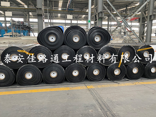 沼氣池建設(shè)工程中為何要選擇黑色土工膜？