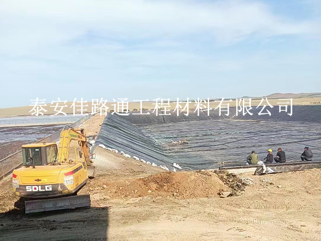 魚塘防滲土工膜外層損壞該如何應(yīng)對？
