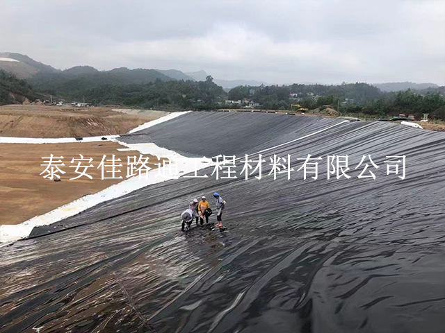 如何鋪設(shè)垃圾填埋場(chǎng)防滲膜能夠發(fā)揮好的作用？