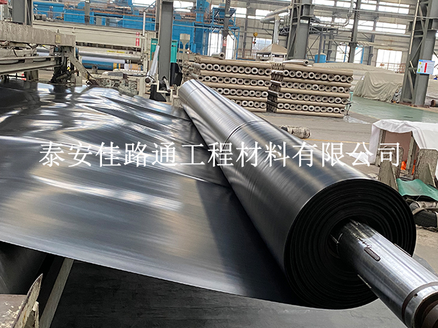 防滲土工膜施工中如何及時(shí)修復(fù)破損情況？